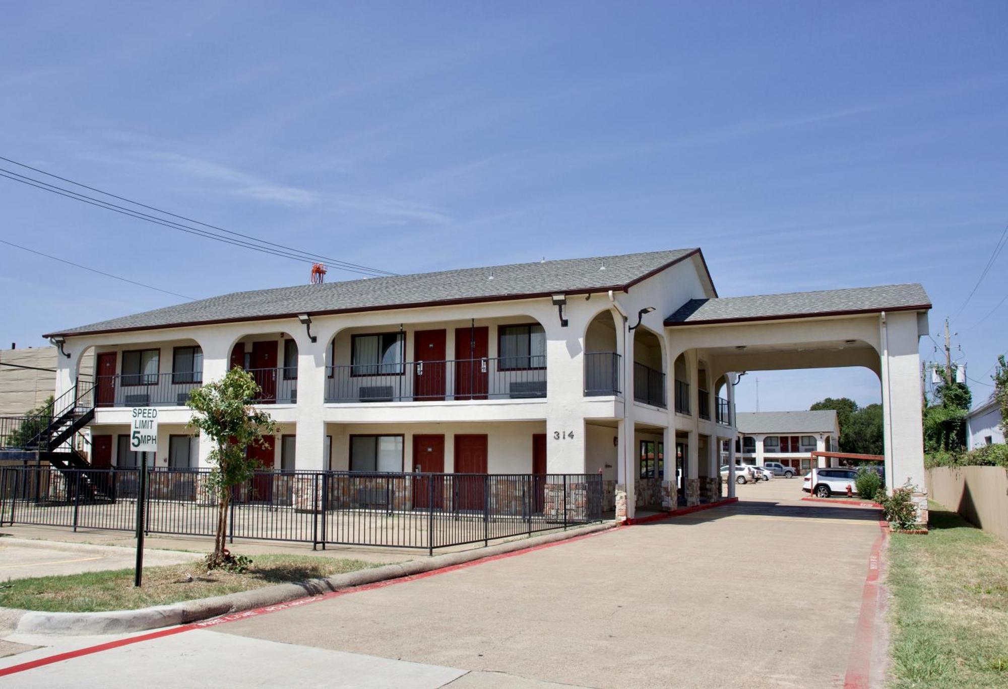 Executive Inn Of Arlington, Near At&T Stadium Exterior photo